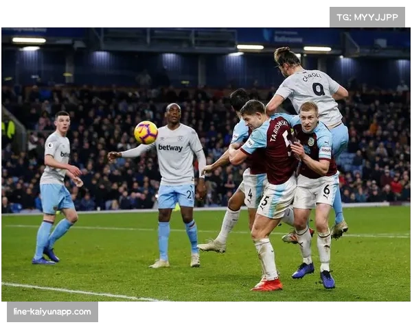 英超边中结合战术价值凸显 多支球队依靠边后卫压上提供进攻宽度 英超边中结合战术价值凸显 多支球队依靠边后卫压上提供进攻宽度